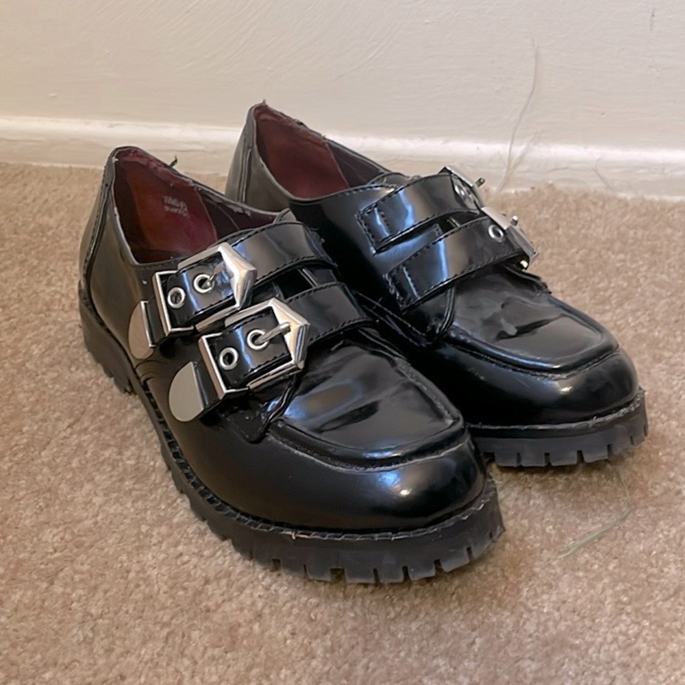 Report Patent Leather Buckled Creepers